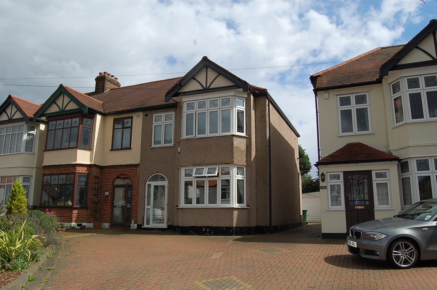 Why There Is A Need To Hire Good Estate Agent In Romford? Blogger 6